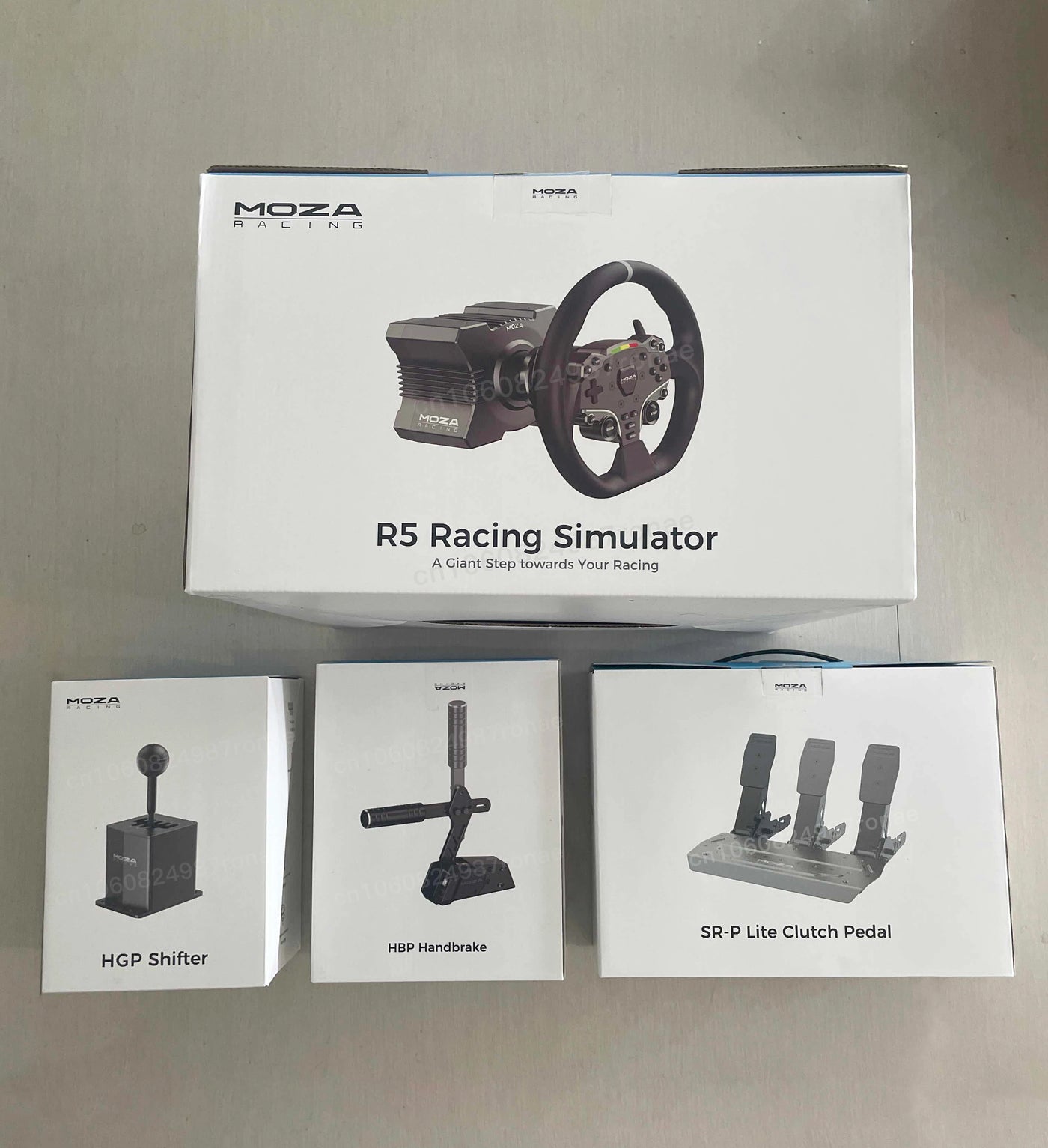 MOZA Racing R5 Direct Drive Wheel Base 5.5 N·m Peak Torque APP Cloud Control with Steering Wheel ,Pedals,Table Clamp